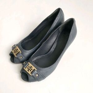 Tory Burch Blue Leather Peep Toe Wood Wedge Sandal Gold Square Emblem 6.5M